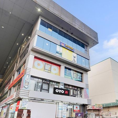 Hotel O Day Night Rooms Surat Bagian luar foto
