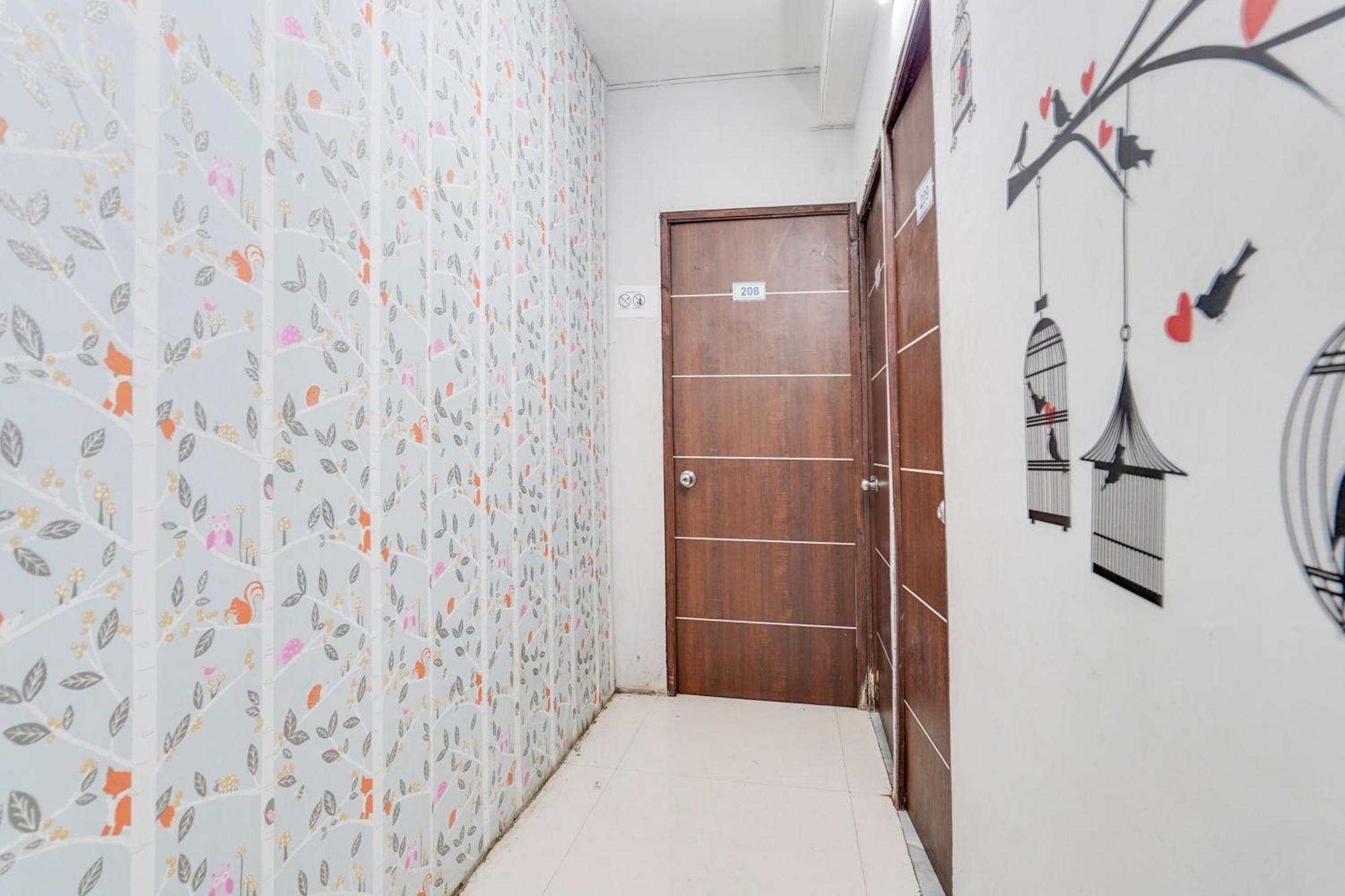 Hotel O Day Night Rooms Surat Bagian luar foto