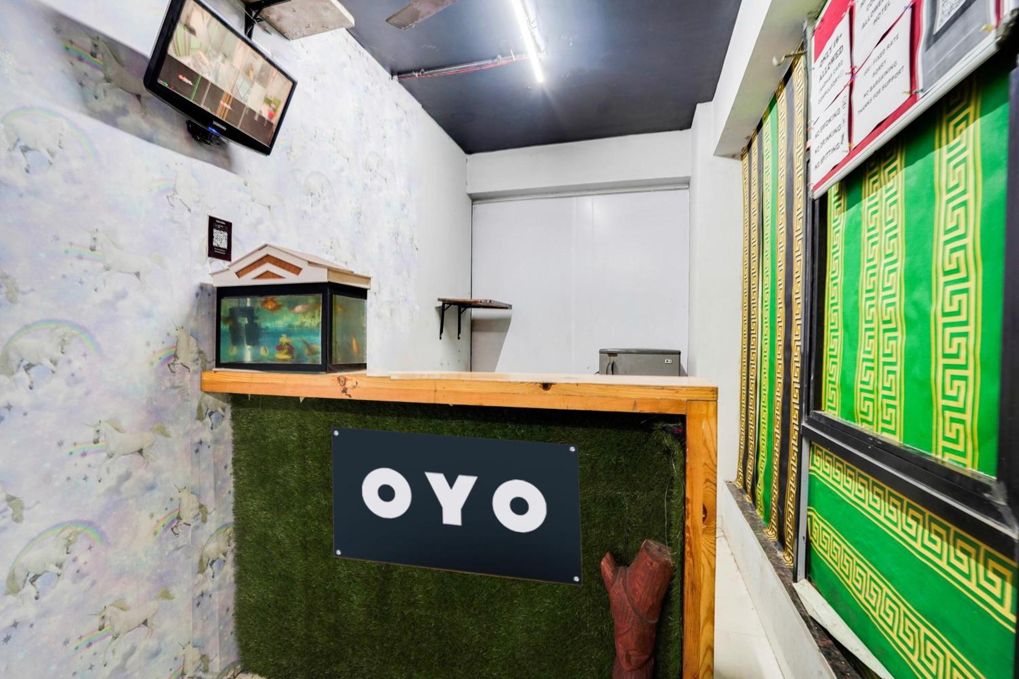 Hotel O Day Night Rooms Surat Bagian luar foto