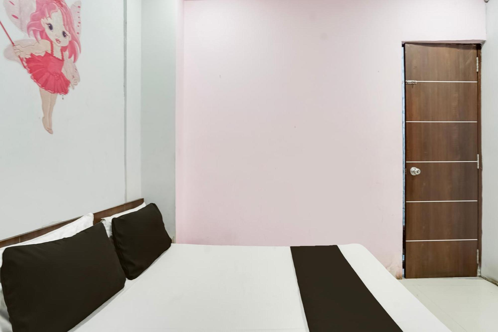 Hotel O Day Night Rooms Surat Bagian luar foto