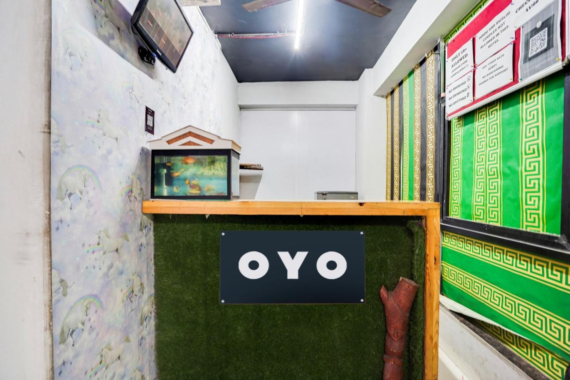 Hotel O Day Night Rooms Surat Bagian luar foto